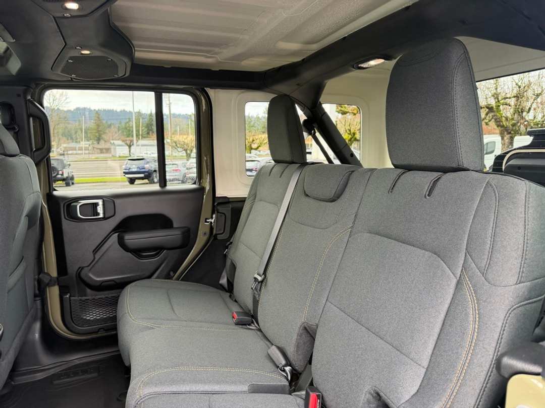 2026 Jeep Wrangler Willys - Image 30
