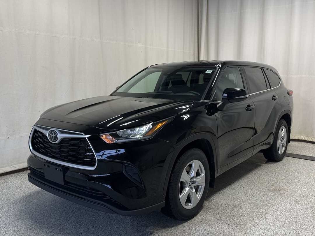 2022 Toyota Highlander LE - Image 2