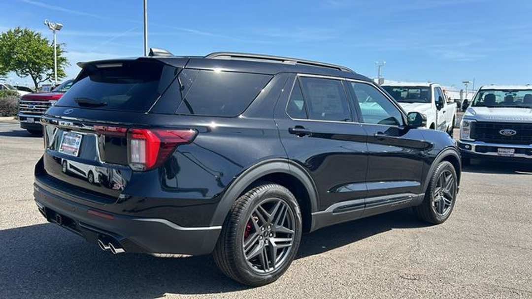 2026 Ford Explorer ST - Image 3