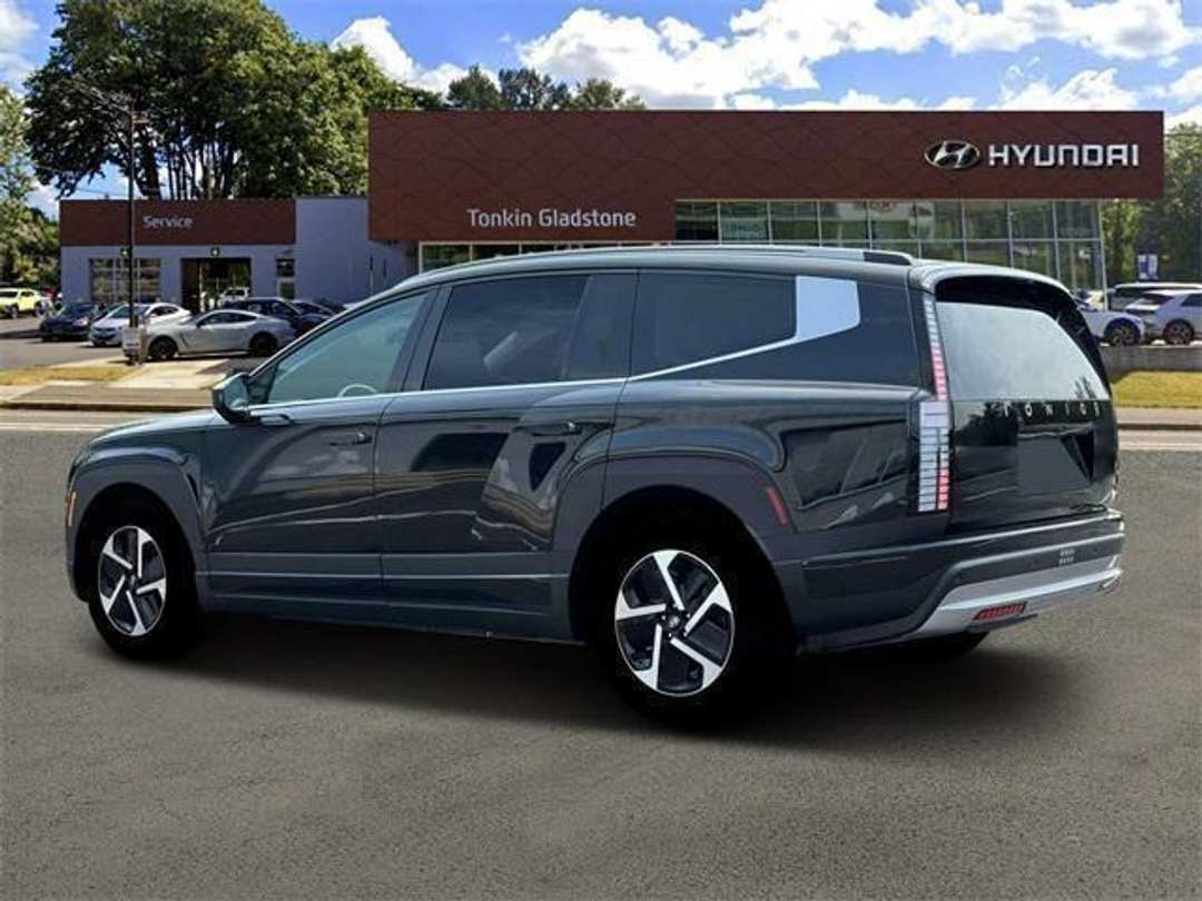 2026 Hyundai Ioniq 9 SE - Image 4