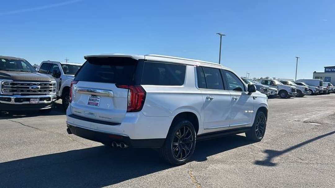 2022 GMC Yukon Xl Denali - Image 3
