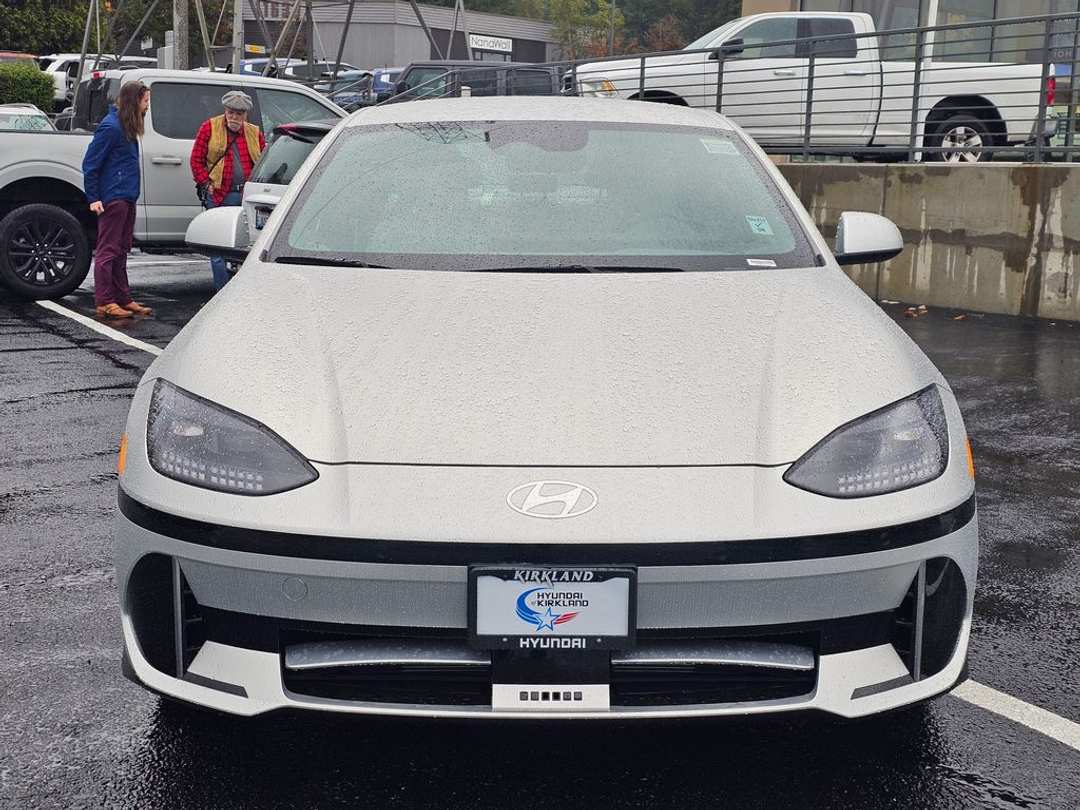 2025 Hyundai Ioniq 6 SEL - Image 2