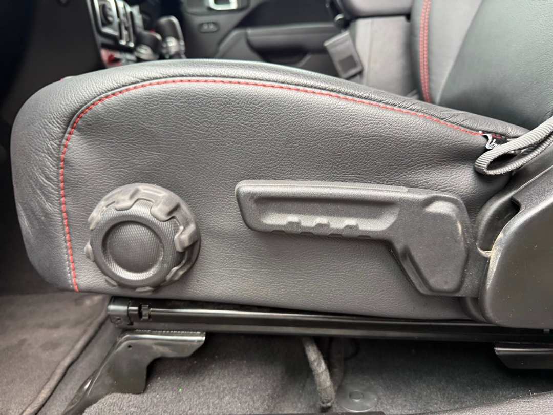 2025 Jeep Wrangler Rubicon - Image 29