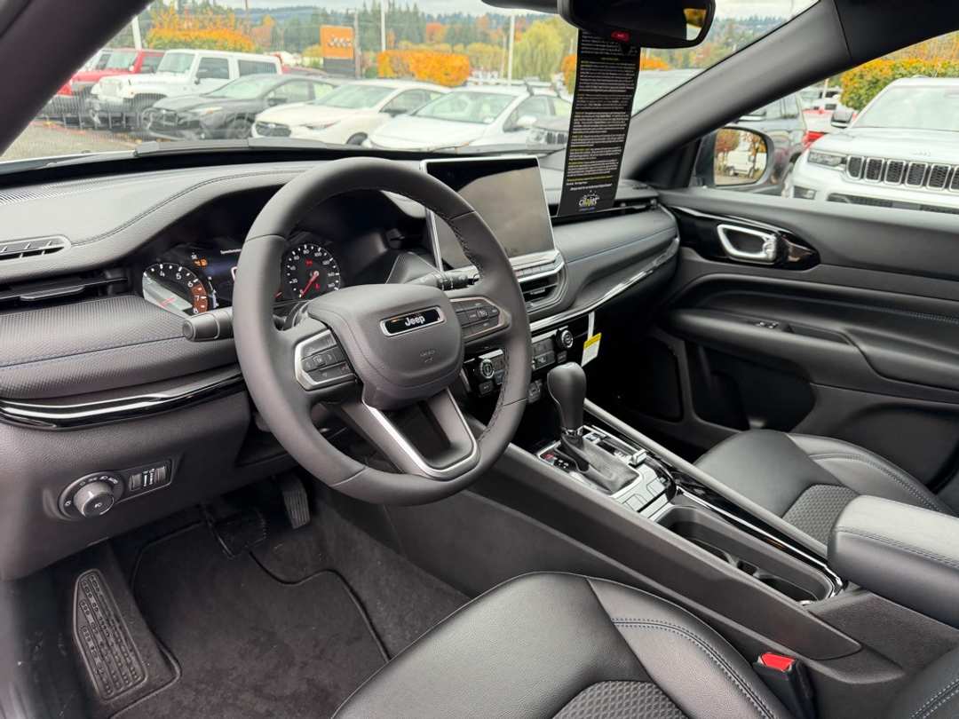 2026 Jeep Compass Latitude - Image 15