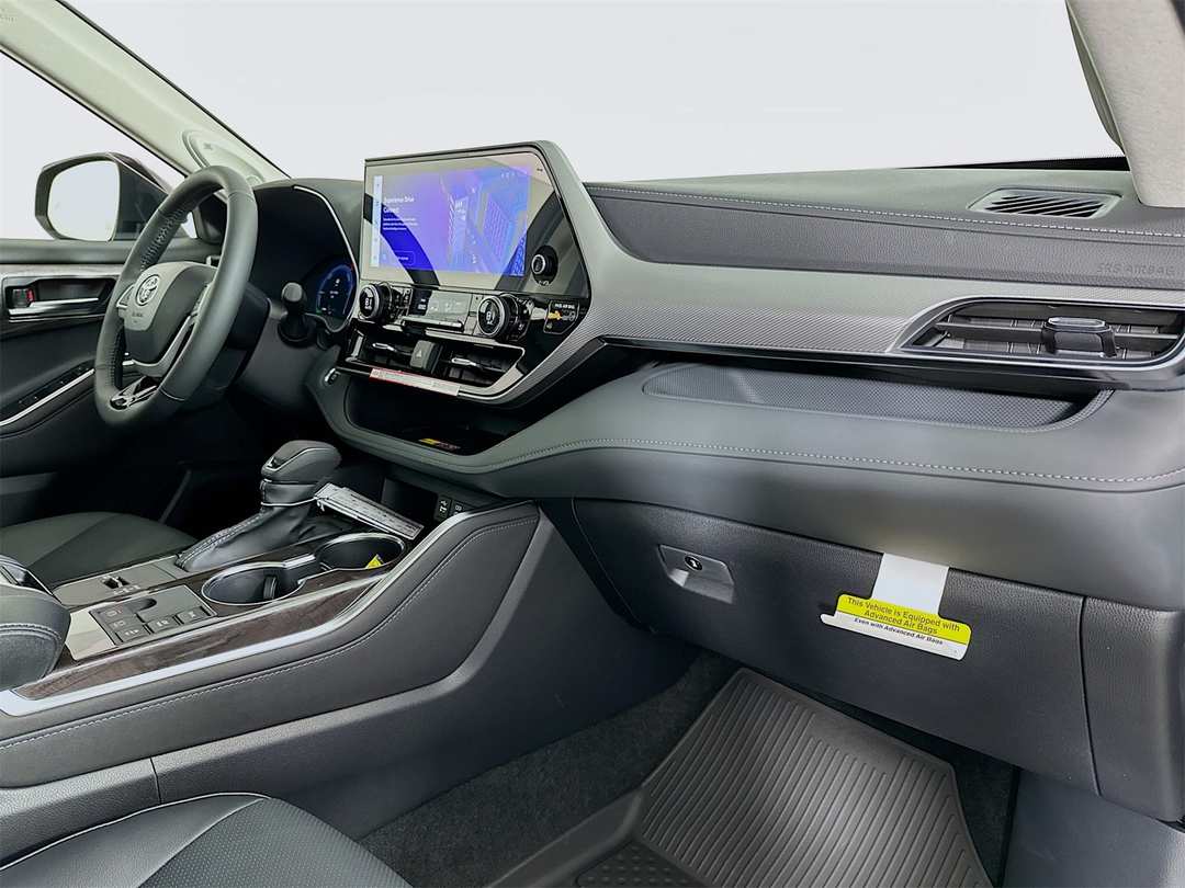 2026 Toyota Highlander Platinum - Image 32
