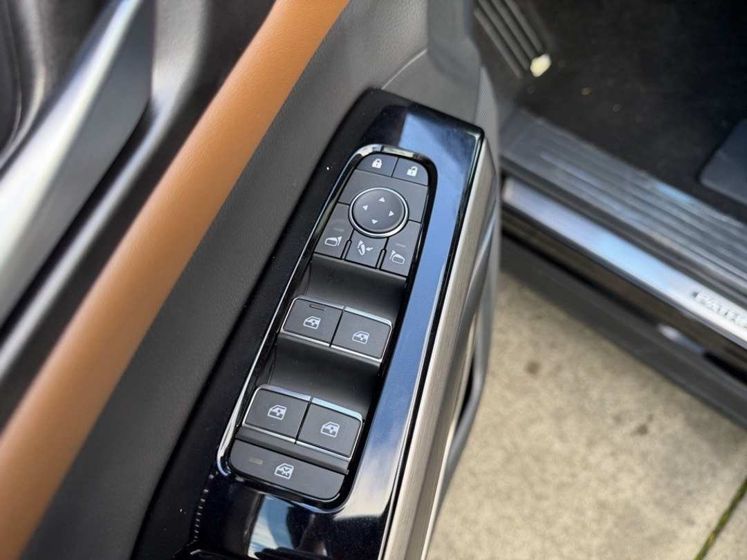 2025 Nissan Pathfinder Platinum - Image 13