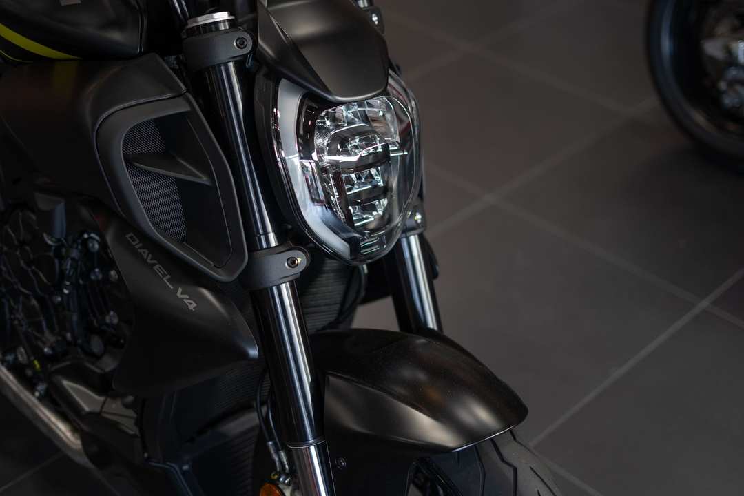 2026 Ducati Diavel V4 - Image 10