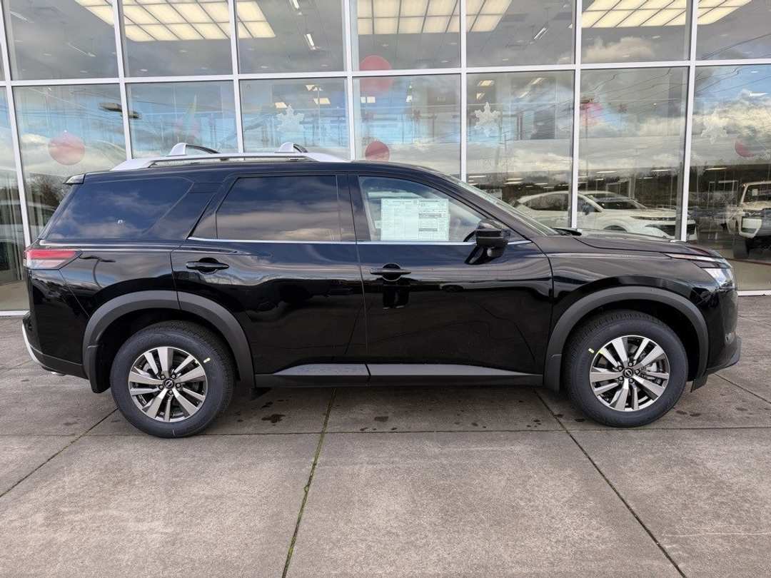 2025 Nissan Pathfinder SL - Image 8