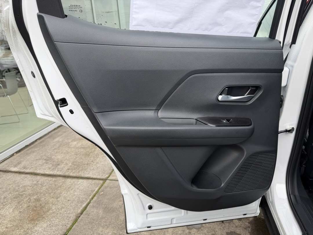 2026 Nissan Kicks SR - Image 29