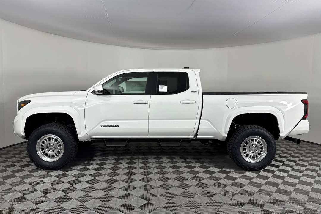 2025 Toyota Tacoma SR5 - Image 7