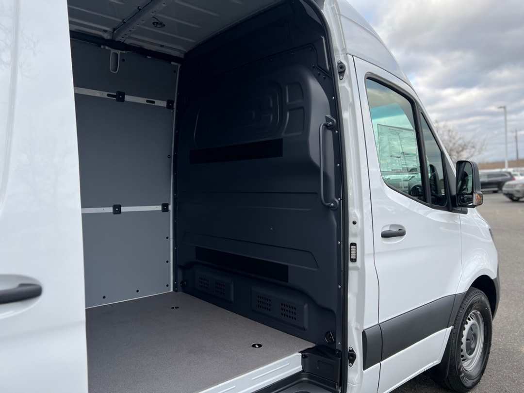 2024 Mercedes-Benz Sprinter 2500 Cargo 144 WB - Image 21
