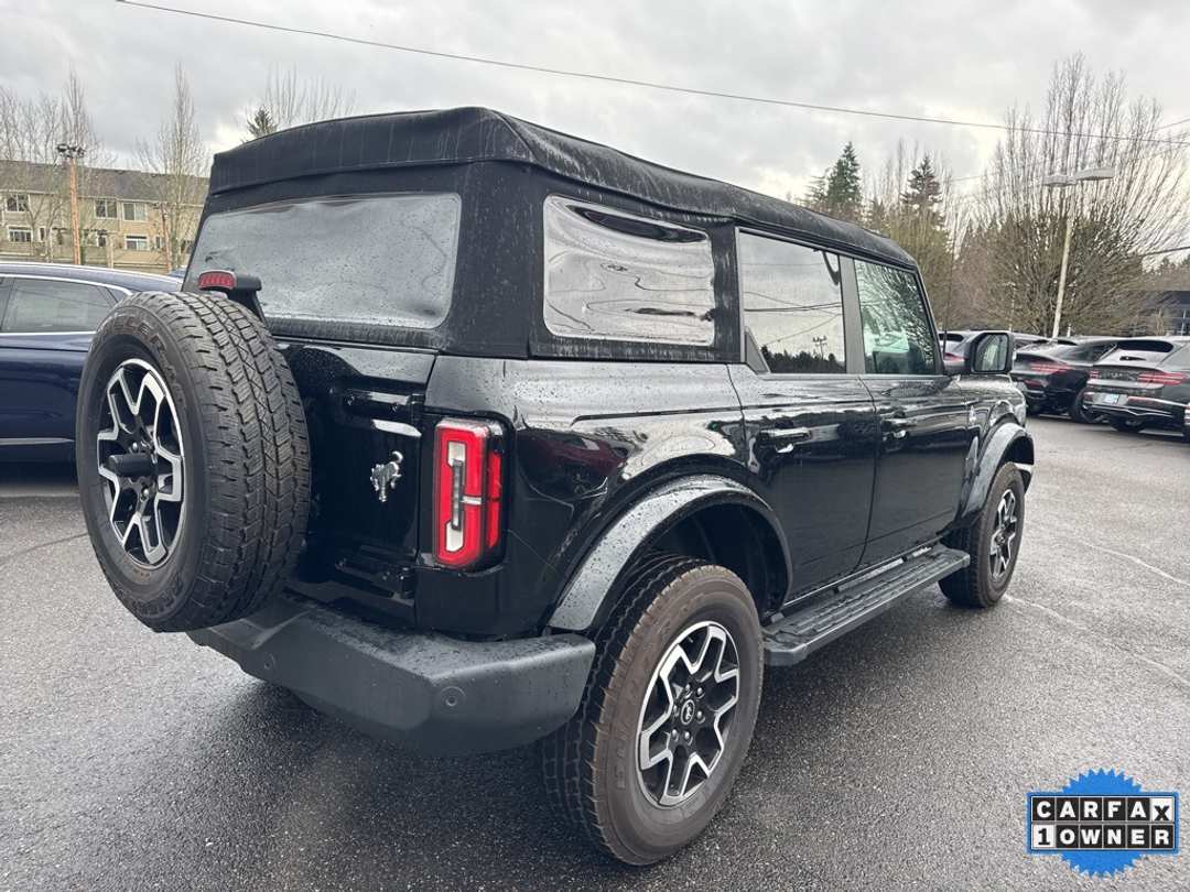 2024 Ford Bronco Outer Banks - Image 9