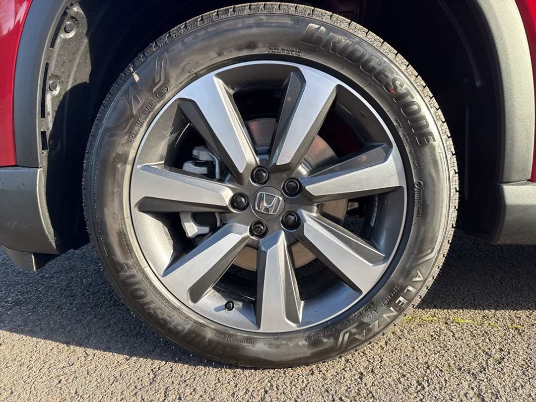 2025 Honda Pilot Touring - Image 9