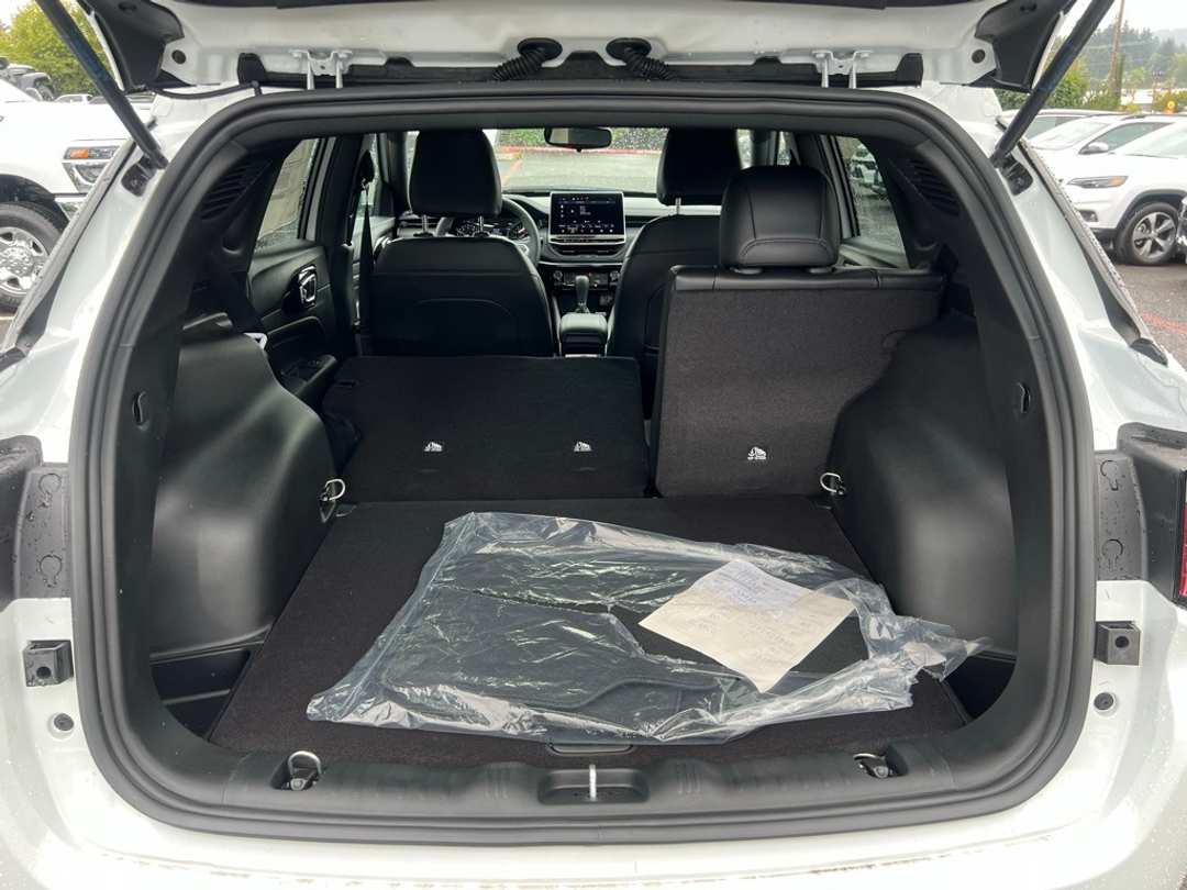 2026 Jeep Compass Latitude - Image 9