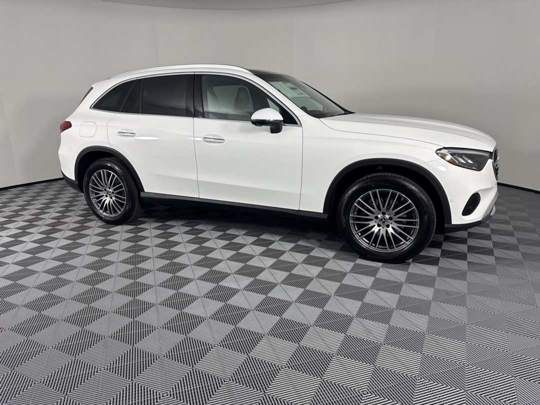 2026 Mercedes-Benz GLC GLC 300 - Image 9
