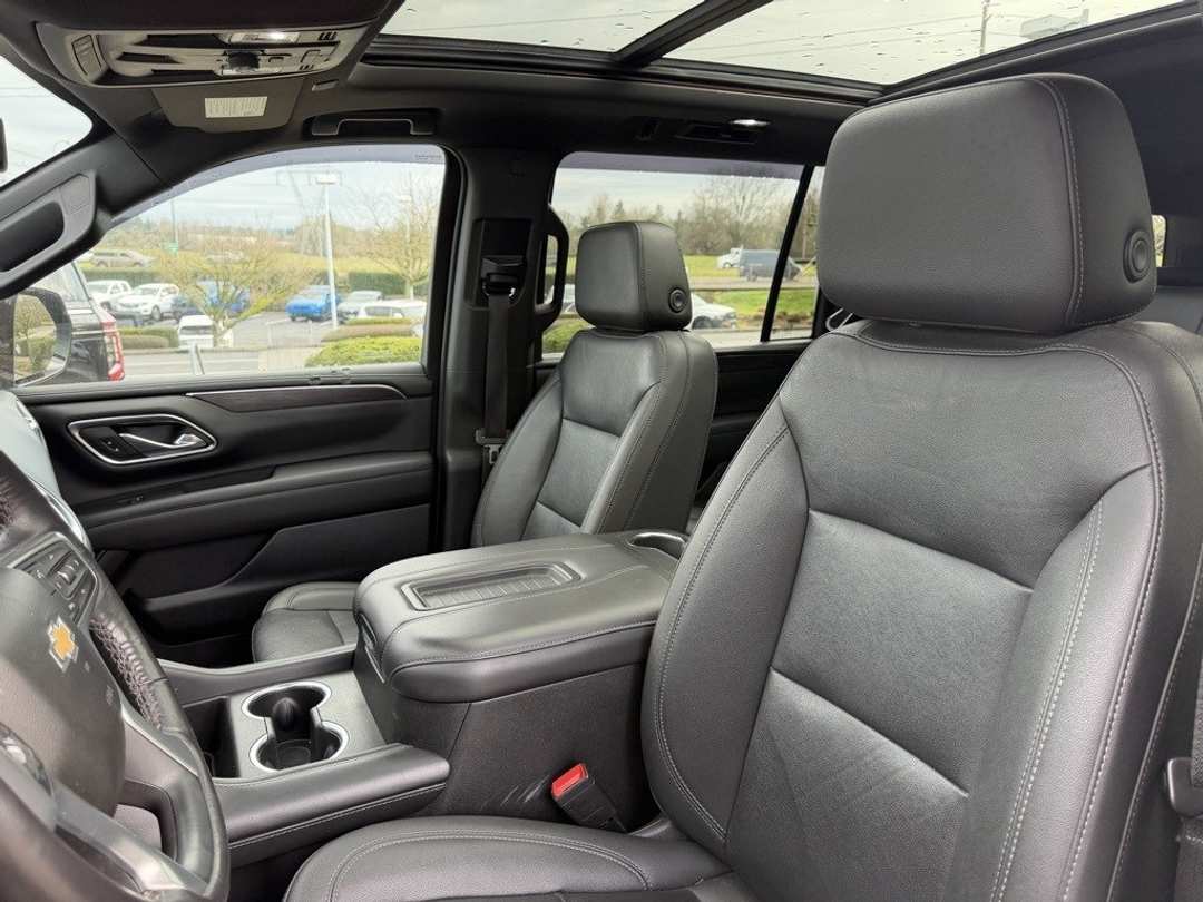 2022 Chevrolet Suburban LT - Image 15