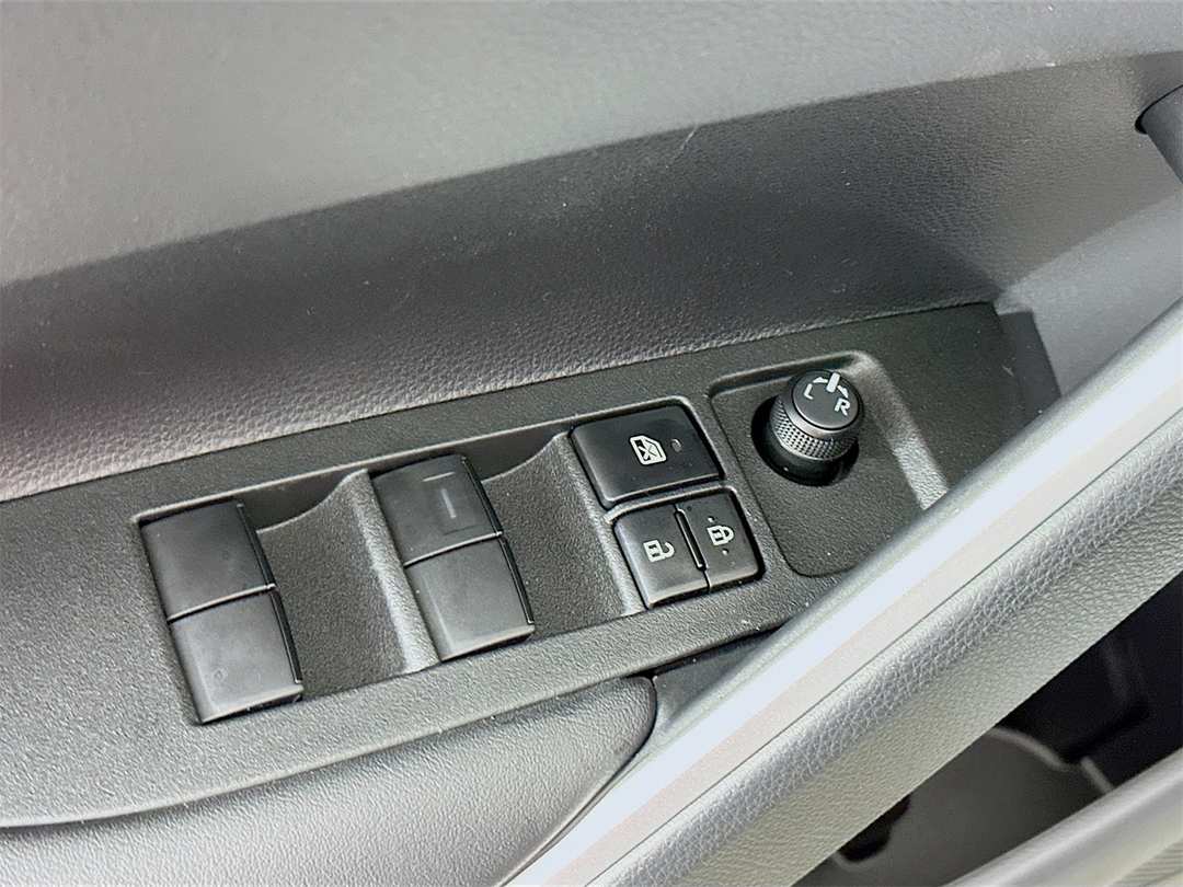 2026 Toyota Corolla Cross LE - Image 18