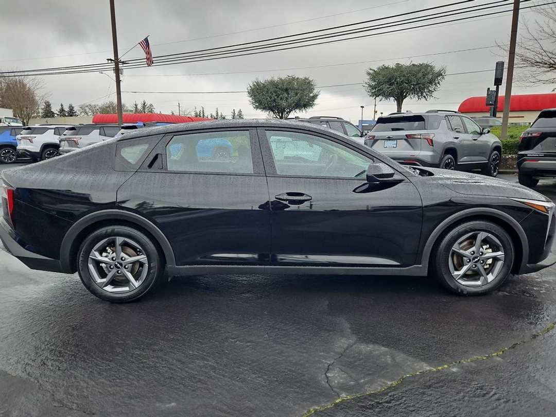 2025 Kia K4 LXS - Image 7