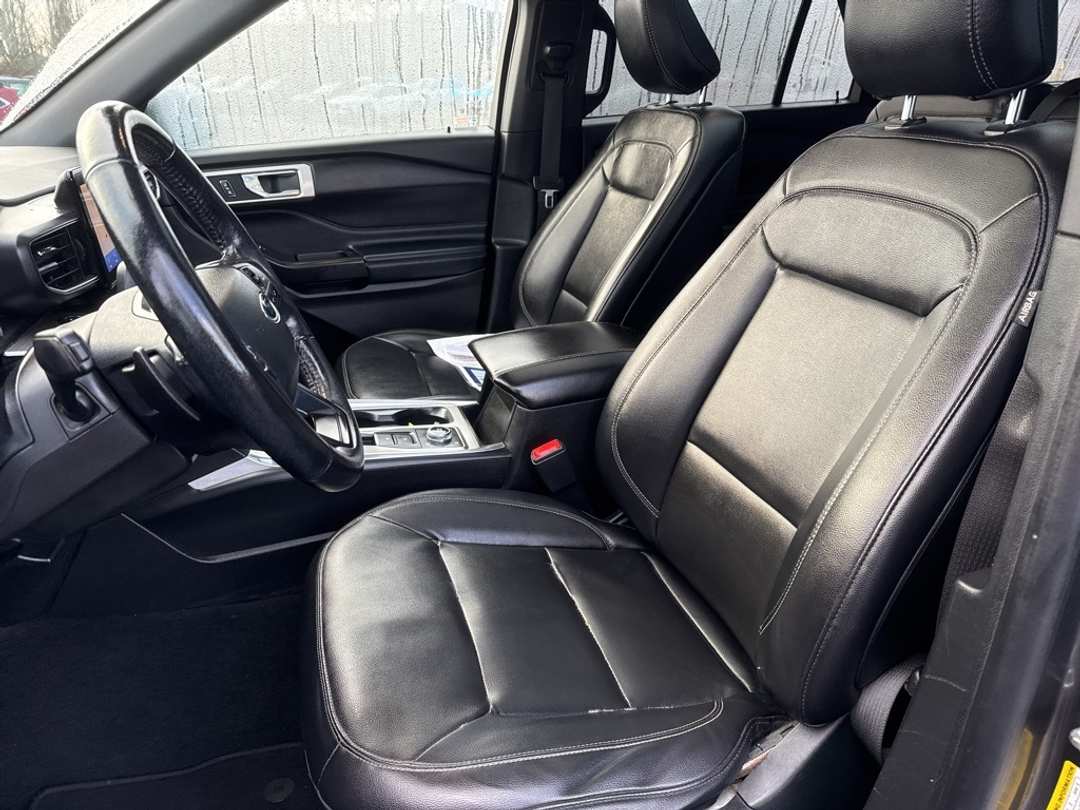 2020 Ford Explorer XLT - Image 14