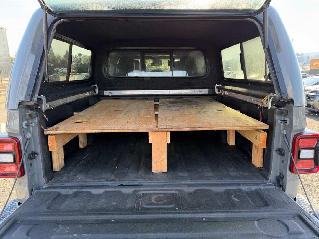 2021 Jeep Gladiator Mojave - Image 11