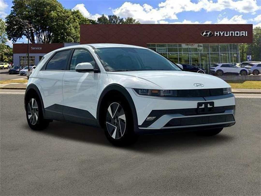 2025 Hyundai Ioniq 5 SE - Image 11