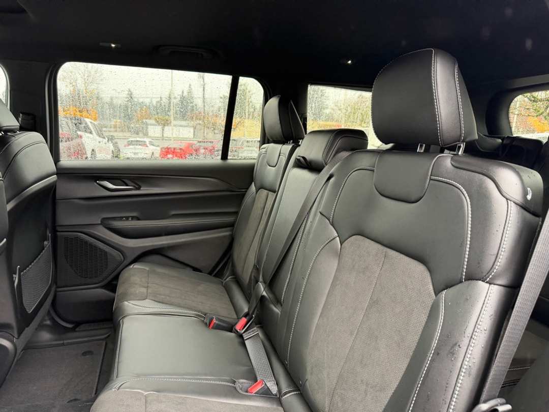 2025 Jeep Grand Cherokee L Altitude X - Image 29