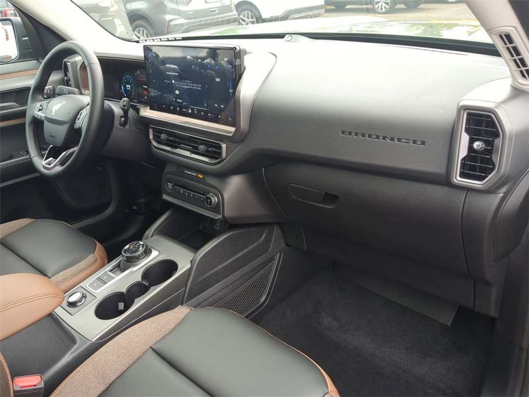 2025 Ford Bronco Sport Outer Banks - Image 32