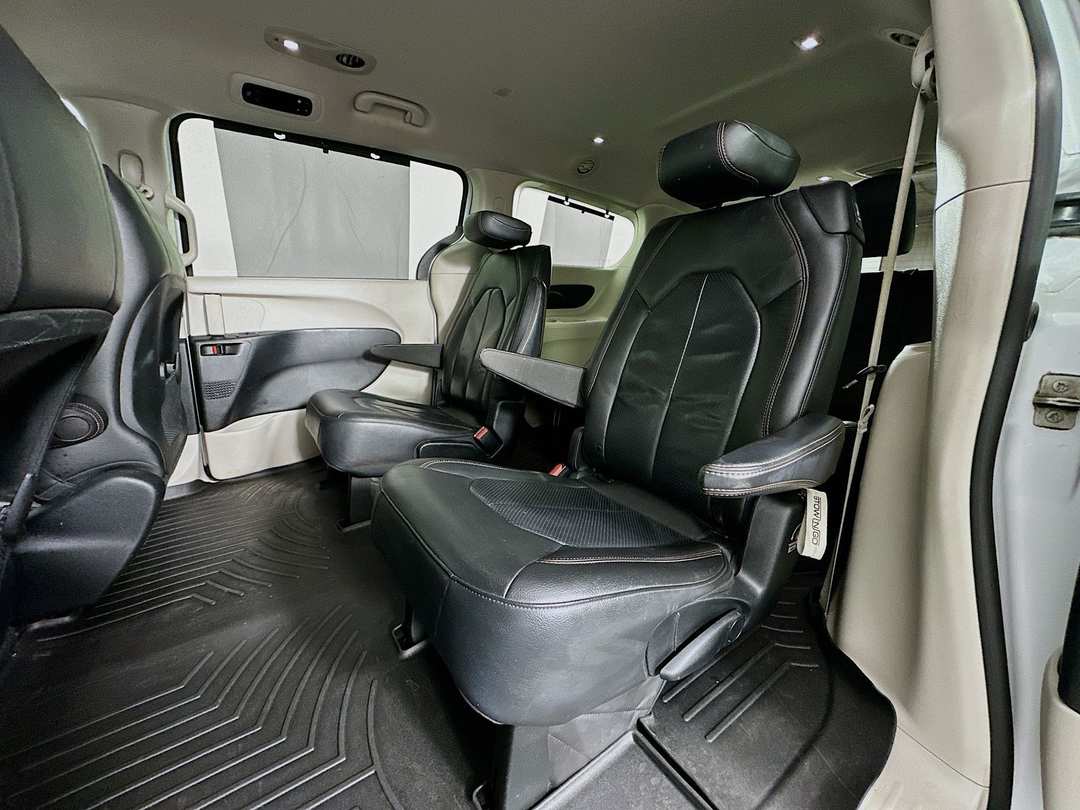 2019 Chrysler Pacifica Touring L - Image 23