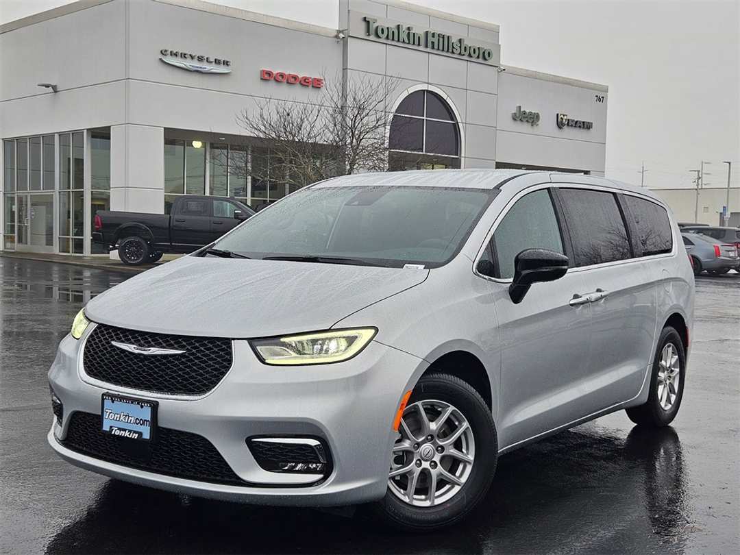 2026 Chrysler Pacifica Select - Image 2