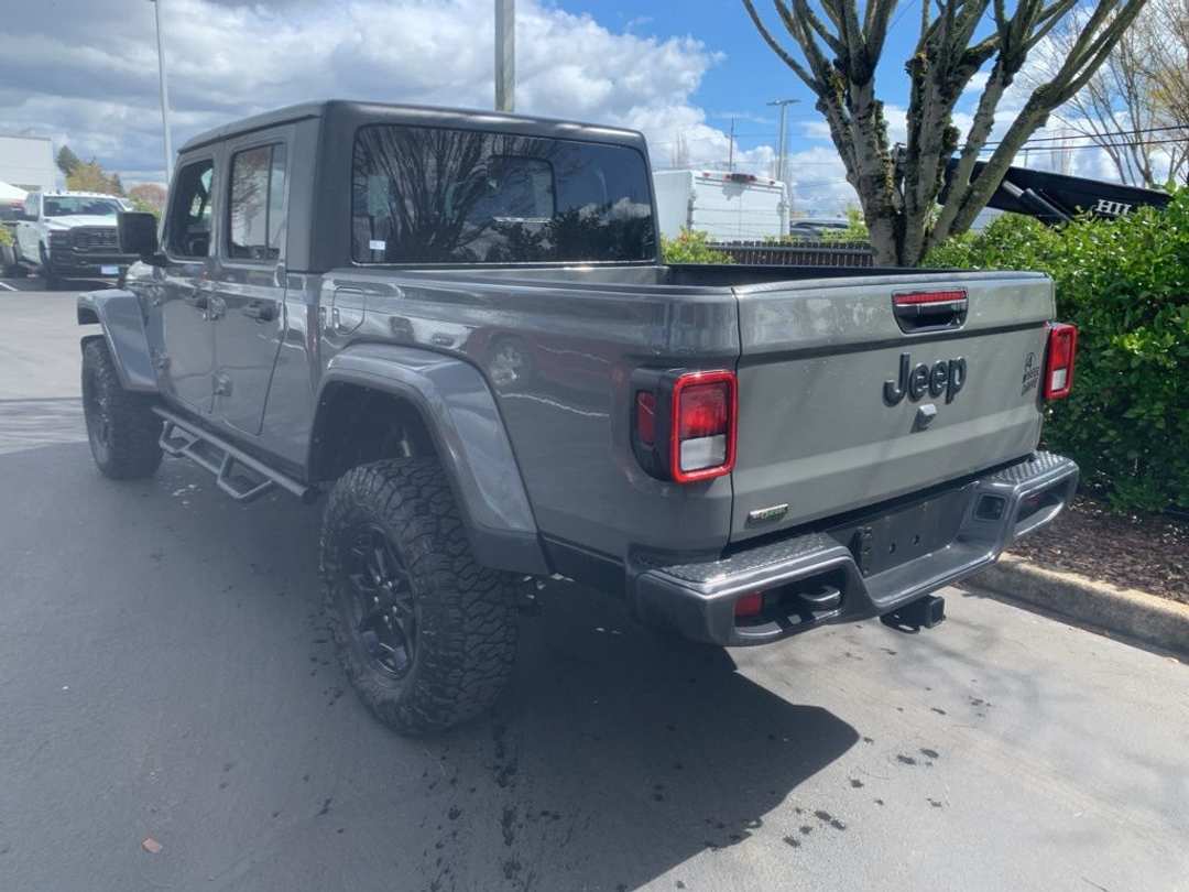 2021 Jeep Gladiator Willys - Image 2