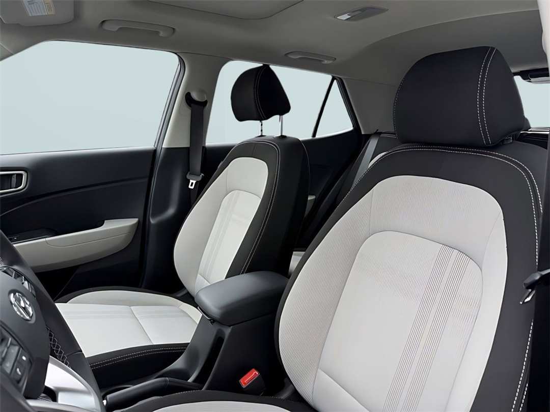 2025 Hyundai Venue SEL - Image 14