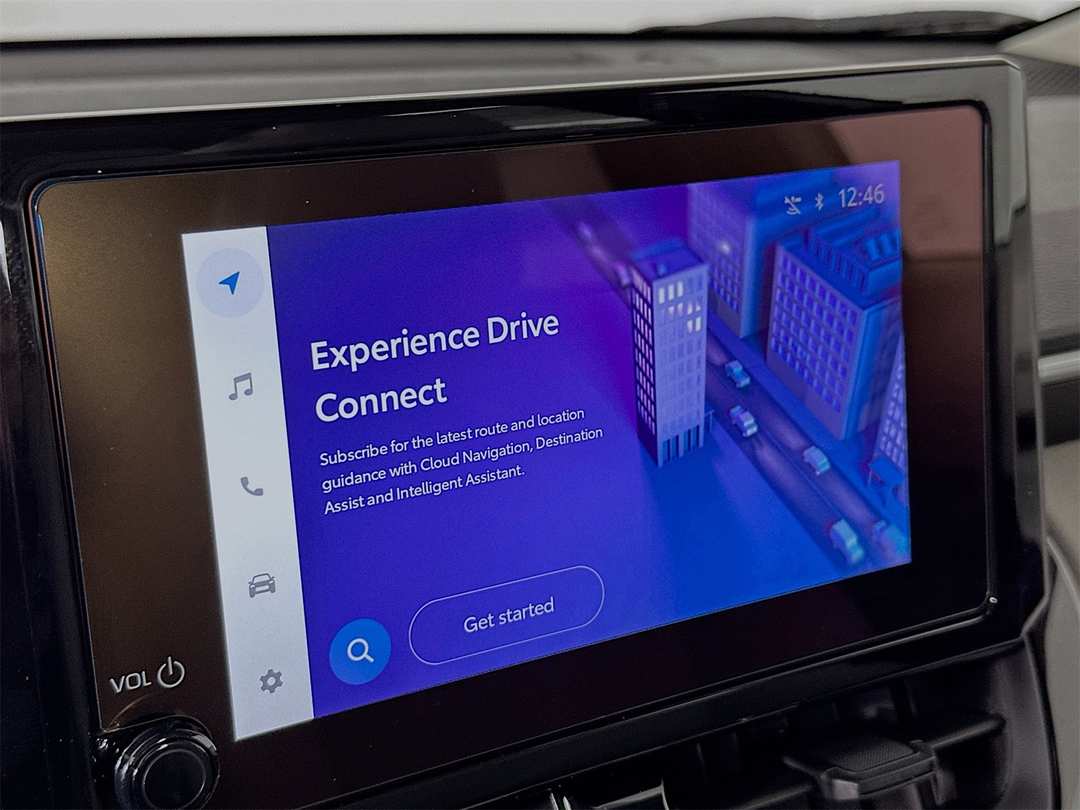 2026 Toyota Corolla Cross L - Image 13