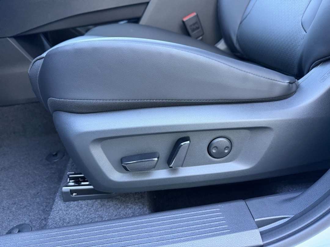 2026 Nissan Rogue Dark Armor - Image 14