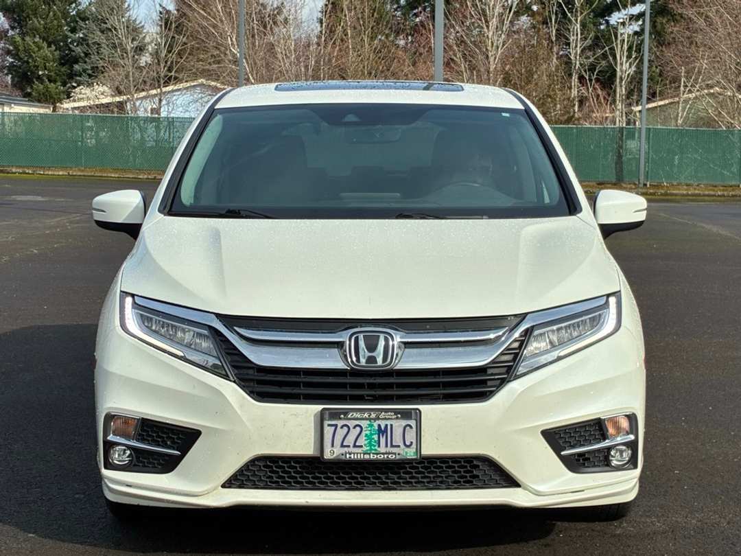 2019 Honda Odyssey Touring - Image 2