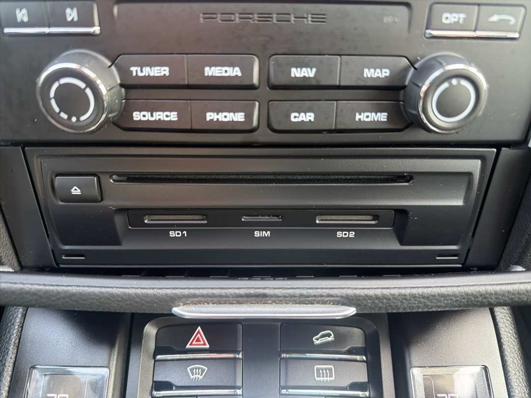 2018 Porsche Macan Base - Image 39