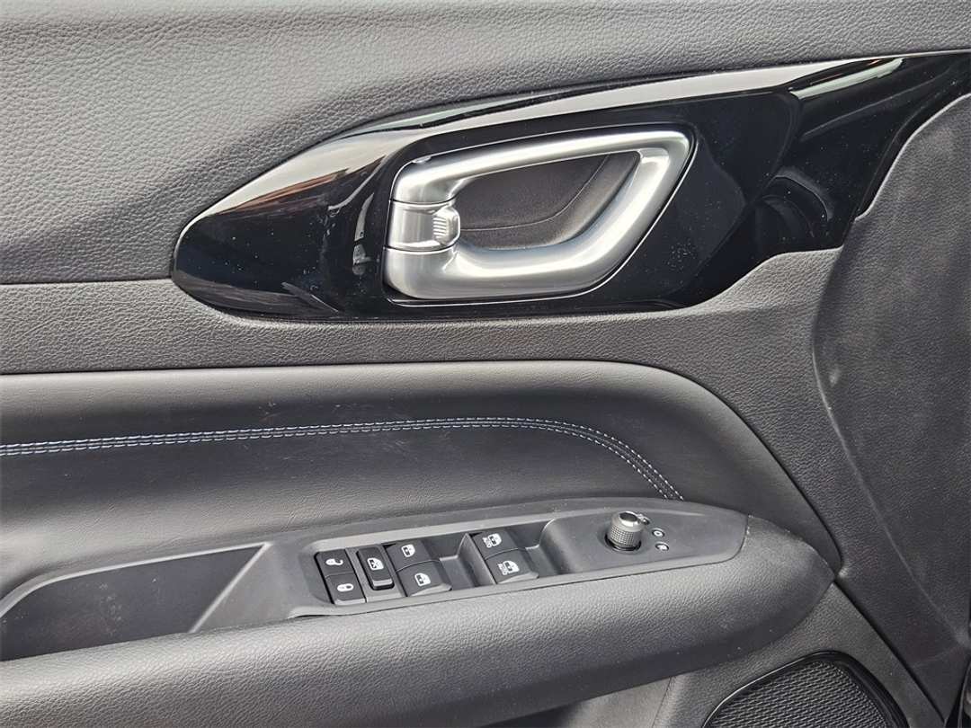 2026 Jeep Compass Latitude - Image 11