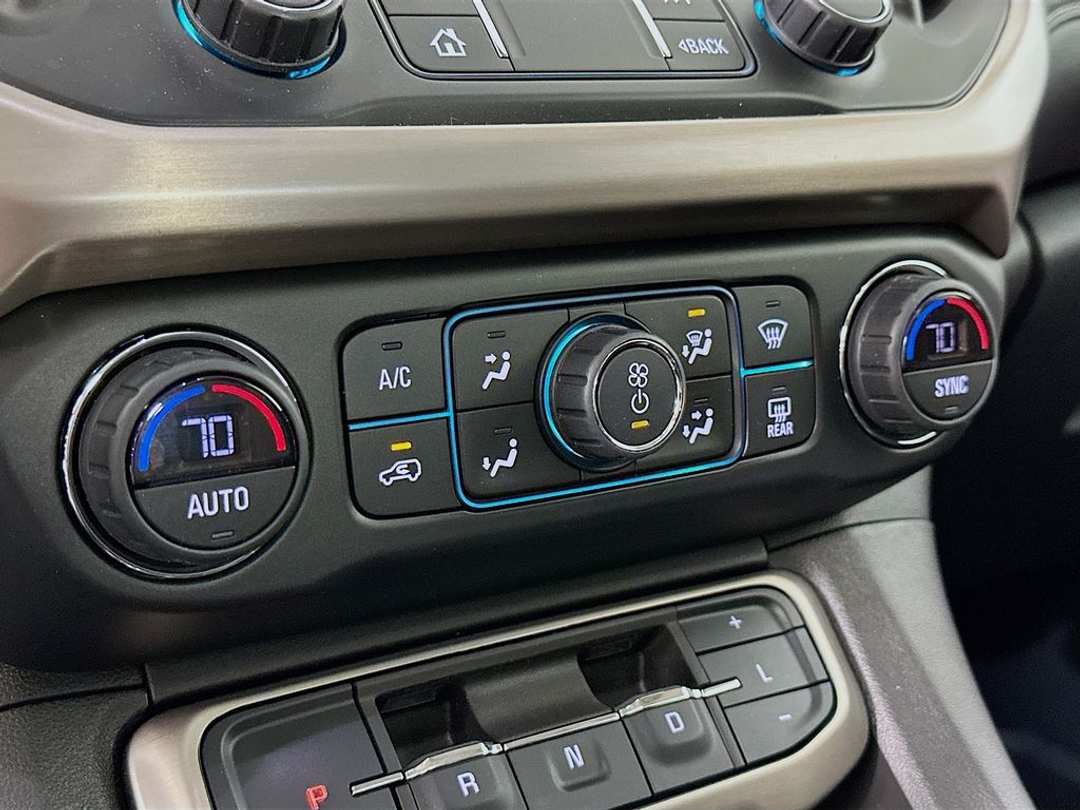 2021 GMC Acadia Denali - Image 17