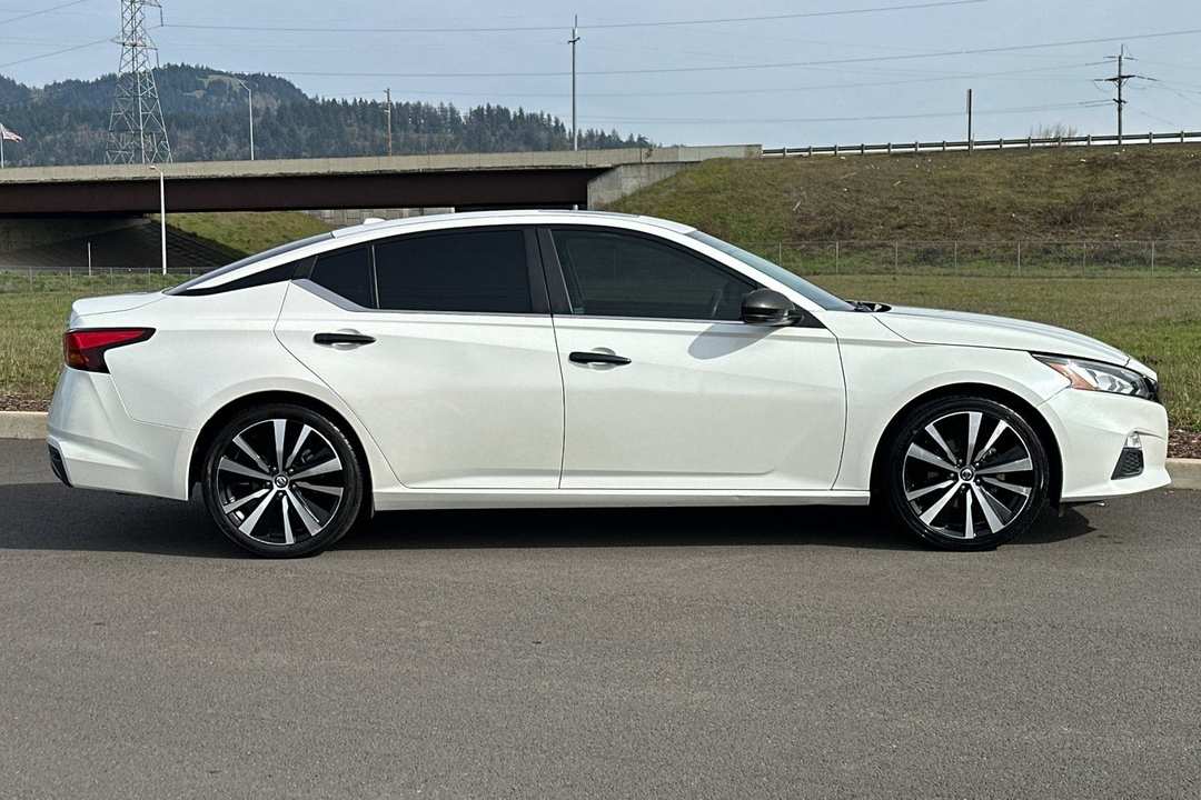2020 Nissan Altima 2.5 SR - Image 2