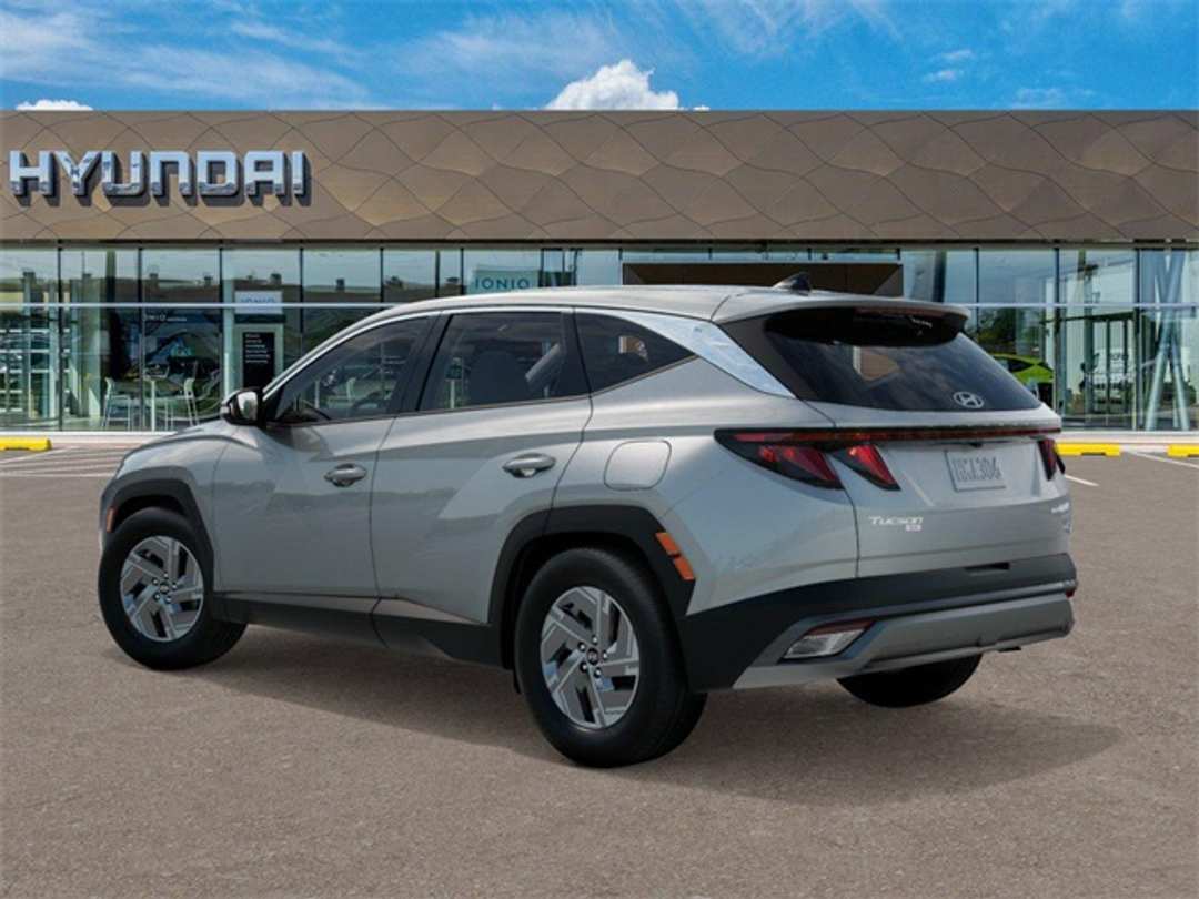 2026 Hyundai Tucson Blue SE - Image 5