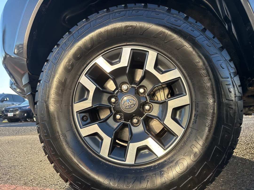 2020 Toyota Tacoma TRD Sport - Image 9