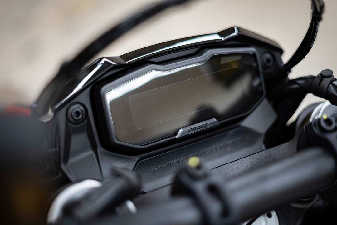 2025 Ducati Hypermotard 698 Mono Rve - Image 9