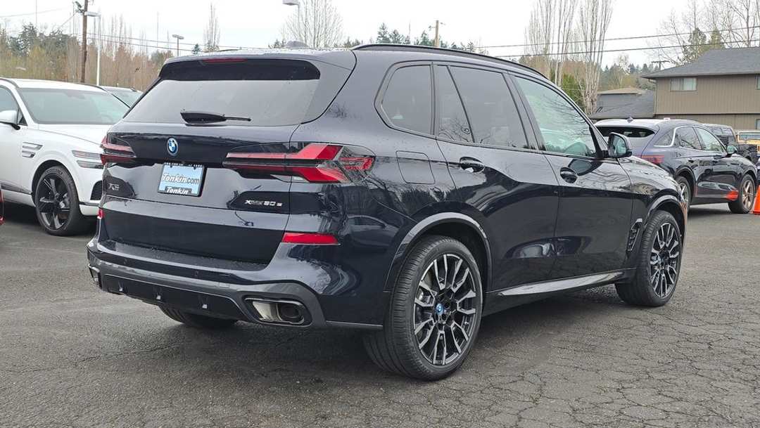2024 BMW X5 xDrive50e - Image 3