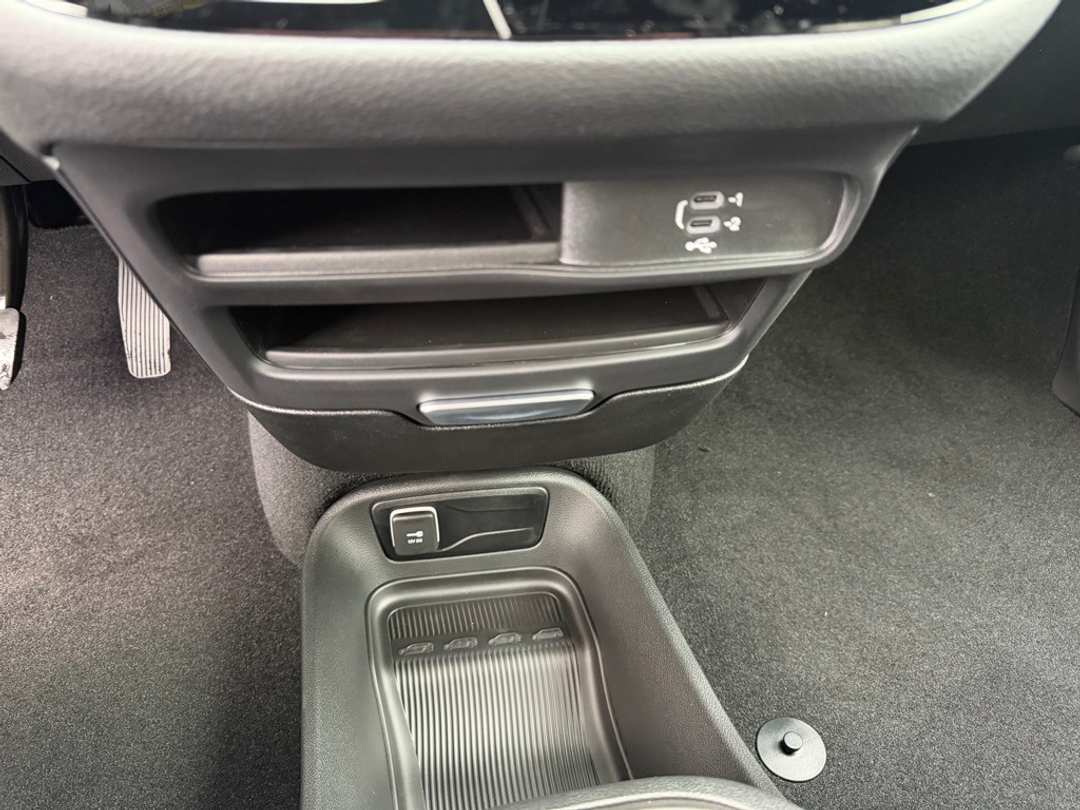 2026 Chrysler Pacifica Select - Image 25