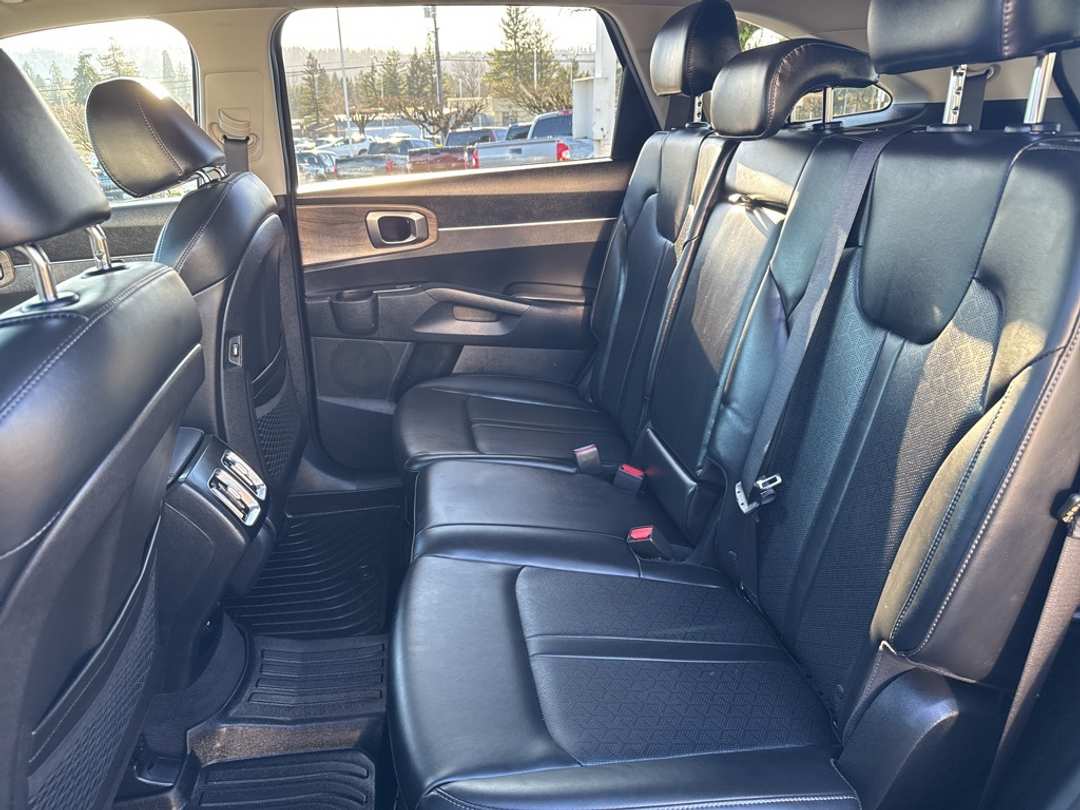 2022 Kia Sorento S - Image 24