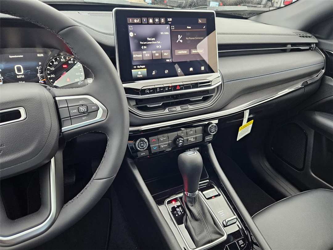 2026 Jeep Compass Latitude - Image 19