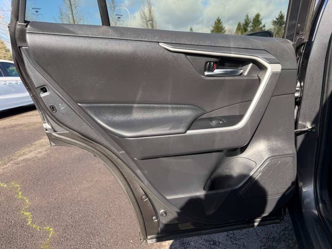 2021 Toyota Rav4 XLE - Image 29