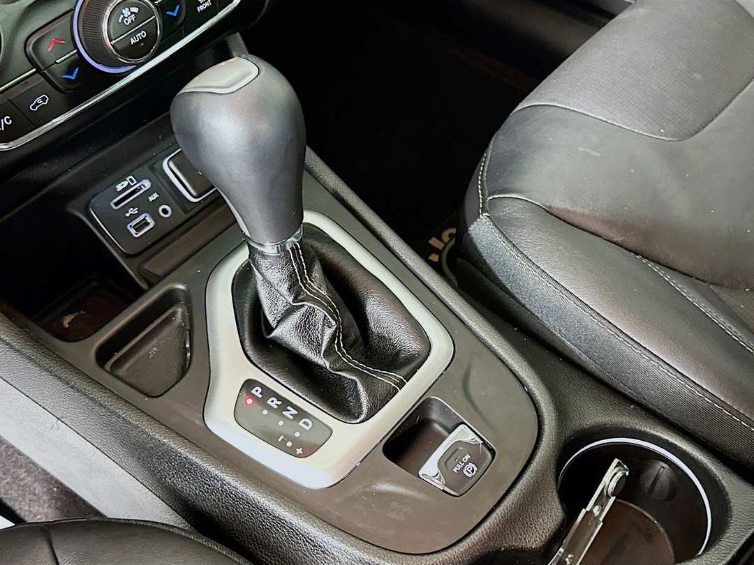 2018 Jeep Cherokee Latitude Plus - Image 17