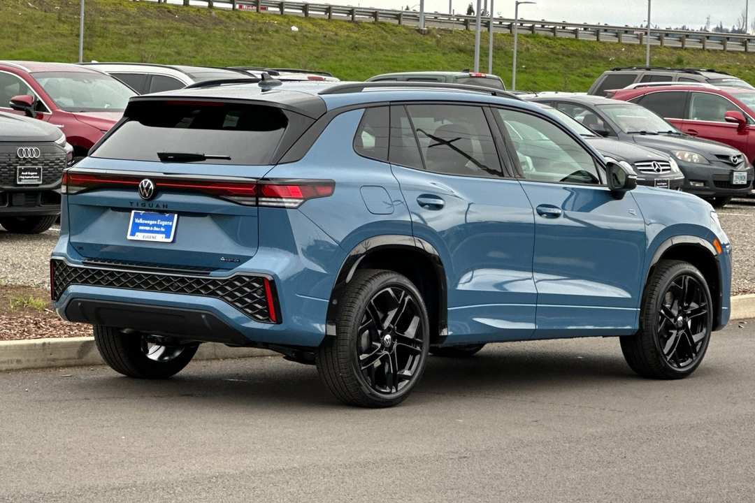 2026 Volkswagen Tiguan 2.0T SE RLine Black - Image 3