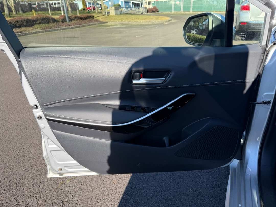 2022 Toyota Corolla XSE - Image 12