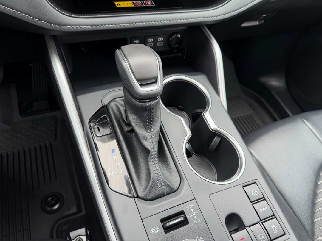 2025 Toyota Highlander XSE - Image 25
